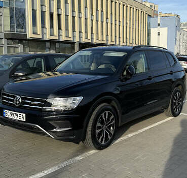 Черный Фольксваген Тигуан, объемом двигателя 2 л и пробегом 55 тыс. км за 19800 $, фото 3 на Automoto.ua