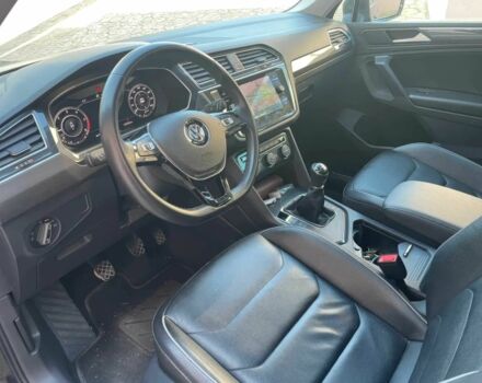 Черный Фольксваген Тигуан, объемом двигателя 2 л и пробегом 35 тыс. км за 17800 $, фото 8 на Automoto.ua