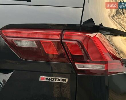 Чорний Фольксваген Тігуан, об'ємом двигуна 2 л та пробігом 200 тис. км за 15900 $, фото 20 на Automoto.ua