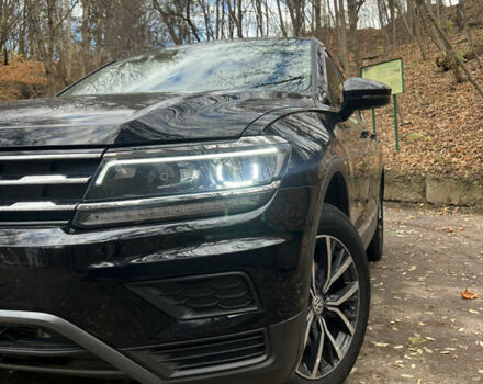 Черный Фольксваген Тигуан, объемом двигателя 1.98 л и пробегом 123 тыс. км за 18500 $, фото 2 на Automoto.ua