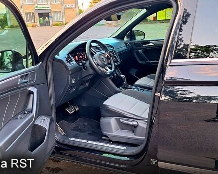 Чорний Фольксваген Тігуан, об'ємом двигуна 2 л та пробігом 237 тис. км за 27900 $, фото 5 на Automoto.ua