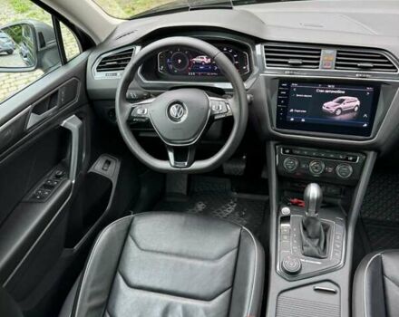 Чорний Фольксваген Тігуан, об'ємом двигуна 2 л та пробігом 223 тис. км за 27799 $, фото 25 на Automoto.ua