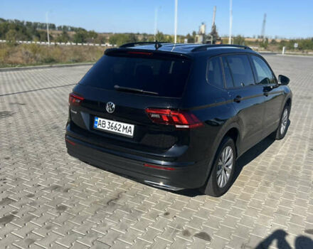 Чорний Фольксваген Тігуан, об'ємом двигуна 2 л та пробігом 76 тис. км за 18900 $, фото 5 на Automoto.ua