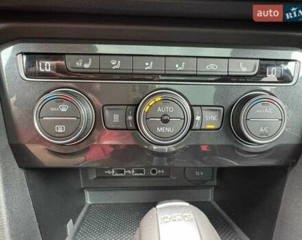 Чорний Фольксваген Тігуан, об'ємом двигуна 2 л та пробігом 223 тис. км за 27799 $, фото 38 на Automoto.ua