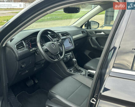 Черный Фольксваген Тигуан, объемом двигателя 2 л и пробегом 43 тыс. км за 19650 $, фото 15 на Automoto.ua
