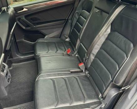 Чорний Фольксваген Тігуан, об'ємом двигуна 2 л та пробігом 223 тис. км за 27799 $, фото 26 на Automoto.ua