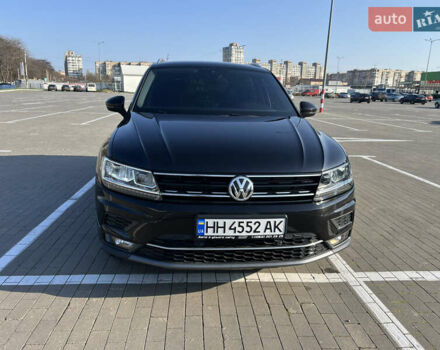 Черный Фольксваген Тигуан, объемом двигателя 2 л и пробегом 67 тыс. км за 26500 $, фото 3 на Automoto.ua