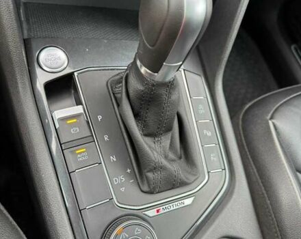 Чорний Фольксваген Тігуан, об'ємом двигуна 2 л та пробігом 223 тис. км за 27799 $, фото 37 на Automoto.ua