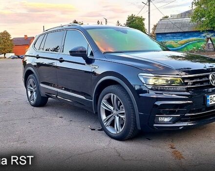 Чорний Фольксваген Тігуан, об'ємом двигуна 2 л та пробігом 237 тис. км за 27900 $, фото 1 на Automoto.ua