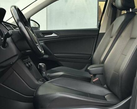 Чорний Фольксваген Тігуан, об'ємом двигуна 2 л та пробігом 200 тис. км за 15900 $, фото 33 на Automoto.ua