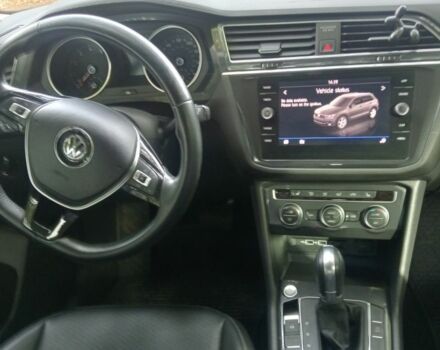 Черный Фольксваген Тигуан, объемом двигателя 2 л и пробегом 122 тыс. км за 19100 $, фото 4 на Automoto.ua