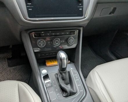 Черный Фольксваген Тигуан, объемом двигателя 2 л и пробегом 53 тыс. км за 20000 $, фото 18 на Automoto.ua