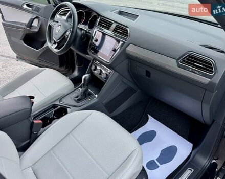 Чорний Фольксваген Тігуан, об'ємом двигуна 2 л та пробігом 74 тис. км за 19900 $, фото 30 на Automoto.ua