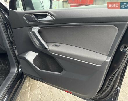 Чорний Фольксваген Тігуан, об'ємом двигуна 1.98 л та пробігом 175 тис. км за 14750 $, фото 24 на Automoto.ua