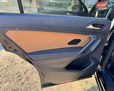 Черный Фольксваген Тигуан, объемом двигателя 2 л и пробегом 133 тыс. км за 11900 $, фото 34 на Automoto.ua