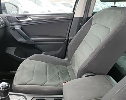 Черный Фольксваген Тигуан, объемом двигателя 2 л и пробегом 190 тыс. км за 23200 $, фото 29 на Automoto.ua