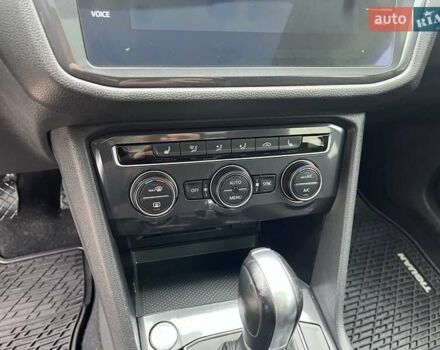 Чорний Фольксваген Тігуан, об'ємом двигуна 2 л та пробігом 124 тис. км за 19500 $, фото 40 на Automoto.ua