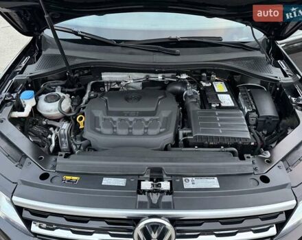 Чорний Фольксваген Тігуан, об'ємом двигуна 2 л та пробігом 74 тис. км за 19900 $, фото 36 на Automoto.ua