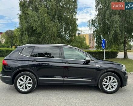 Чорний Фольксваген Тігуан, об'ємом двигуна 2 л та пробігом 223 тис. км за 27799 $, фото 11 на Automoto.ua