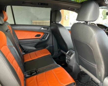 Чорний Фольксваген Тігуан, об'ємом двигуна 2 л та пробігом 43 тис. км за 12200 $, фото 9 на Automoto.ua