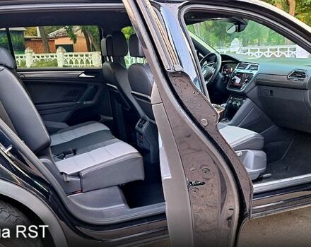 Чорний Фольксваген Тігуан, об'ємом двигуна 2 л та пробігом 237 тис. км за 27900 $, фото 7 на Automoto.ua