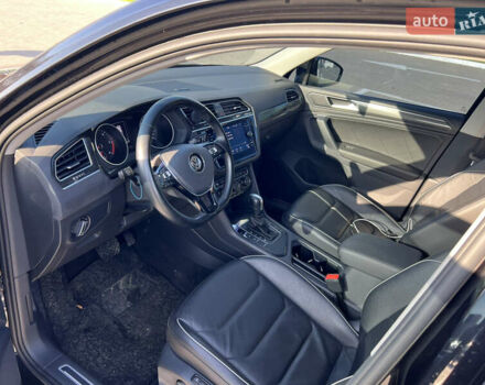 Черный Фольксваген Тигуан, объемом двигателя 2 л и пробегом 67 тыс. км за 26500 $, фото 27 на Automoto.ua