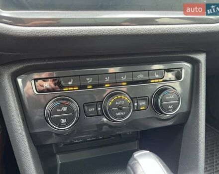 Чорний Фольксваген Тігуан, об'ємом двигуна 2 л та пробігом 124 тис. км за 19500 $, фото 59 на Automoto.ua