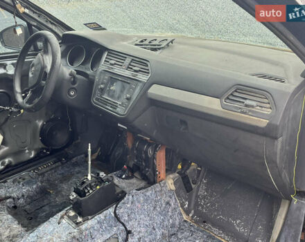 Черный Фольксваген Тигуан, объемом двигателя 2 л и пробегом 160 тыс. км за 12000 $, фото 14 на Automoto.ua