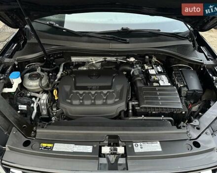 Чорний Фольксваген Тігуан, об'ємом двигуна 2 л та пробігом 200 тис. км за 15900 $, фото 49 на Automoto.ua