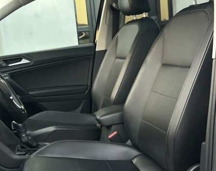 Чорний Фольксваген Тігуан, об'ємом двигуна 2 л та пробігом 200 тис. км за 15900 $, фото 27 на Automoto.ua