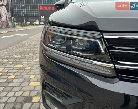 Чорний Фольксваген Тігуан, об'ємом двигуна 2 л та пробігом 124 тис. км за 19500 $, фото 42 на Automoto.ua
