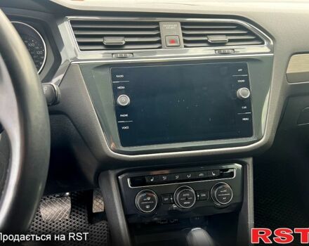 Черный Фольксваген Тигуан, объемом двигателя 2 л и пробегом 170 тыс. км за 21500 $, фото 10 на Automoto.ua