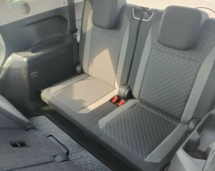 Чорний Фольксваген Тігуан, об'ємом двигуна 2 л та пробігом 130 тис. км за 16500 $, фото 4 на Automoto.ua