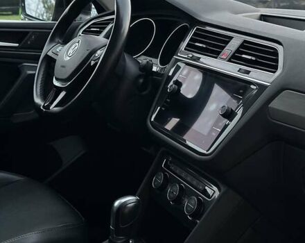 Чорний Фольксваген Тігуан, об'ємом двигуна 2 л та пробігом 200 тис. км за 15900 $, фото 25 на Automoto.ua