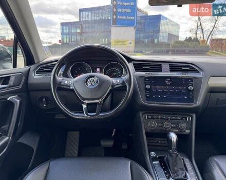 Чорний Фольксваген Тігуан, об'ємом двигуна 2 л та пробігом 109 тис. км за 18950 $, фото 22 на Automoto.ua