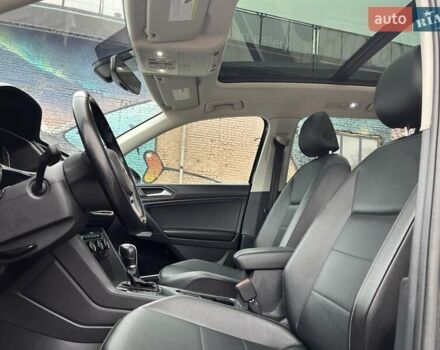 Чорний Фольксваген Тігуан, об'ємом двигуна 2 л та пробігом 124 тис. км за 19500 $, фото 36 на Automoto.ua