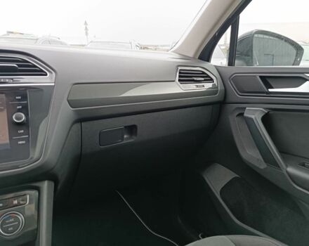 Черный Фольксваген Тигуан, объемом двигателя 2 л и пробегом 190 тыс. км за 23200 $, фото 26 на Automoto.ua