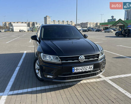Черный Фольксваген Тигуан, объемом двигателя 2 л и пробегом 67 тыс. км за 26500 $, фото 2 на Automoto.ua