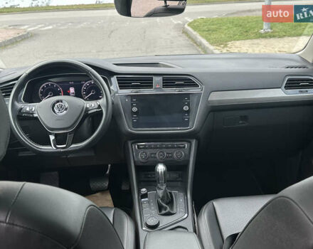 Черный Фольксваген Тигуан, объемом двигателя 2 л и пробегом 43 тыс. км за 19650 $, фото 27 на Automoto.ua
