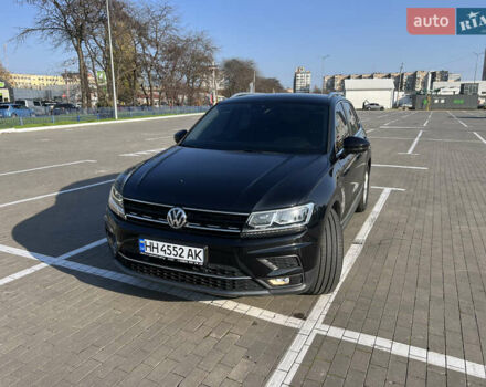 Черный Фольксваген Тигуан, объемом двигателя 2 л и пробегом 67 тыс. км за 26500 $, фото 4 на Automoto.ua