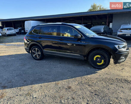 Черный Фольксваген Тигуан, объемом двигателя 2 л и пробегом 133 тыс. км за 11900 $, фото 5 на Automoto.ua
