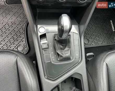 Чорний Фольксваген Тігуан, об'ємом двигуна 2 л та пробігом 124 тис. км за 19500 $, фото 39 на Automoto.ua