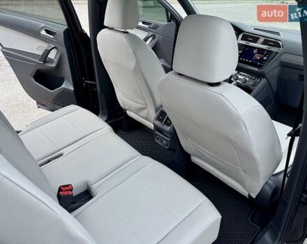 Чорний Фольксваген Тігуан, об'ємом двигуна 2 л та пробігом 74 тис. км за 19900 $, фото 31 на Automoto.ua