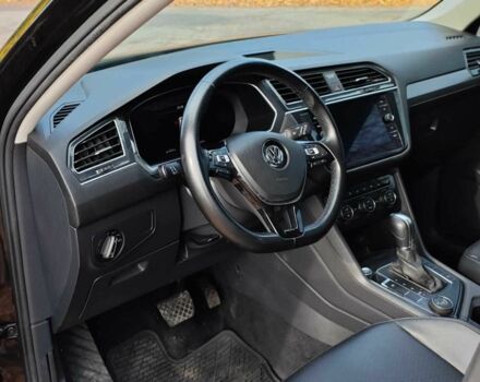 Черный Фольксваген Тигуан, объемом двигателя 2 л и пробегом 314 тыс. км за 14700 $, фото 17 на Automoto.ua