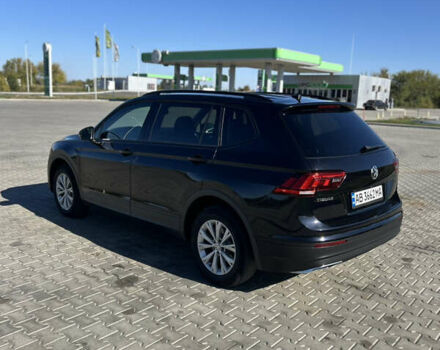 Чорний Фольксваген Тігуан, об'ємом двигуна 2 л та пробігом 76 тис. км за 18900 $, фото 2 на Automoto.ua