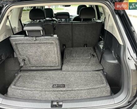 Чорний Фольксваген Тігуан, об'ємом двигуна 2 л та пробігом 124 тис. км за 19500 $, фото 48 на Automoto.ua