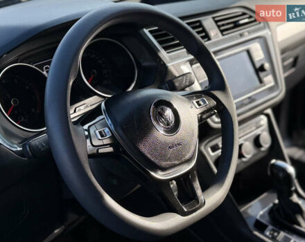 Черный Фольксваген Тигуан, объемом двигателя 2 л и пробегом 70 тыс. км за 16700 $, фото 16 на Automoto.ua