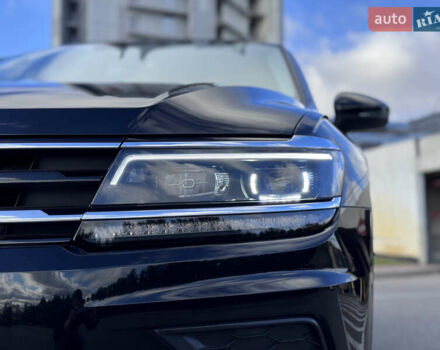 Чорний Фольксваген Тігуан, об'ємом двигуна 2 л та пробігом 109 тис. км за 18950 $, фото 14 на Automoto.ua