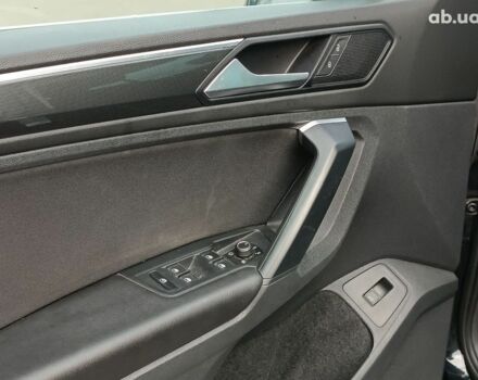 Черный Фольксваген Тигуан, объемом двигателя 2 л и пробегом 190 тыс. км за 23200 $, фото 18 на Automoto.ua