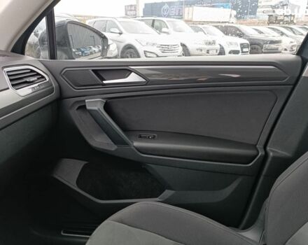 Черный Фольксваген Тигуан, объемом двигателя 2 л и пробегом 190 тыс. км за 23200 $, фото 27 на Automoto.ua